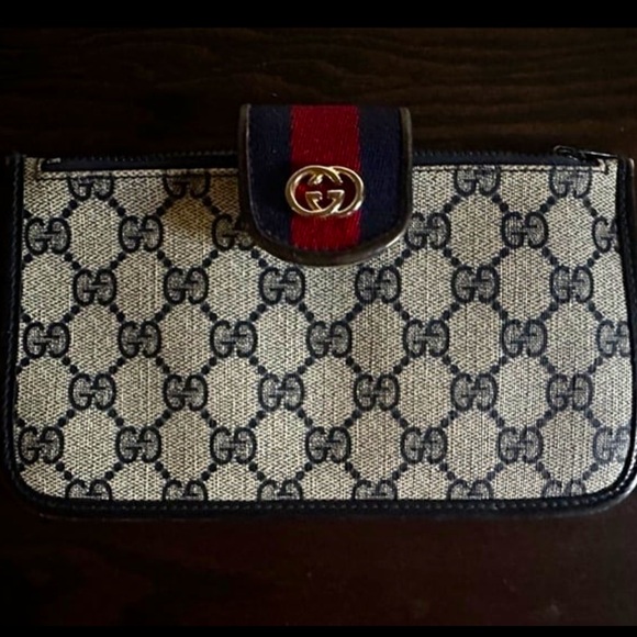 Gucci Handbags - Gorgeous Vintage Gucci wallet/clutch